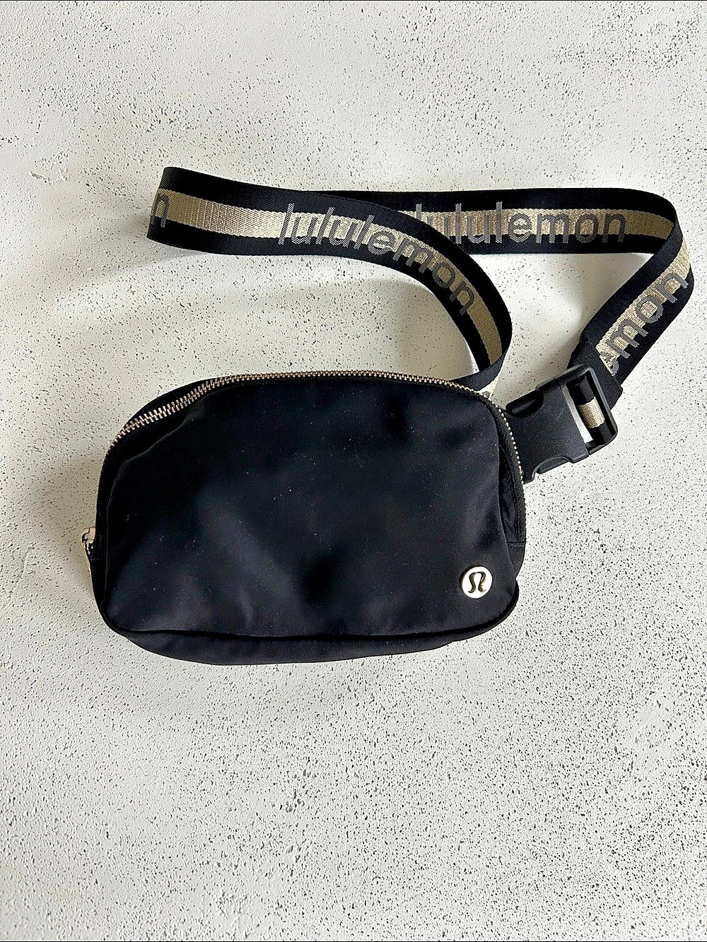 lululemon Everywhere Belt Bag